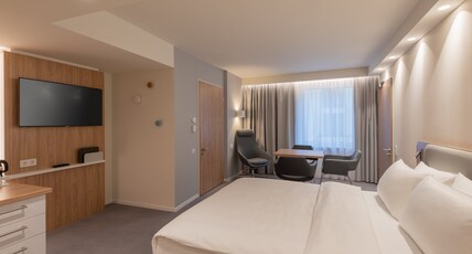 Holiday Inn Express & Suites POTSDAM Room Type - 1 Queen Standard Accessible