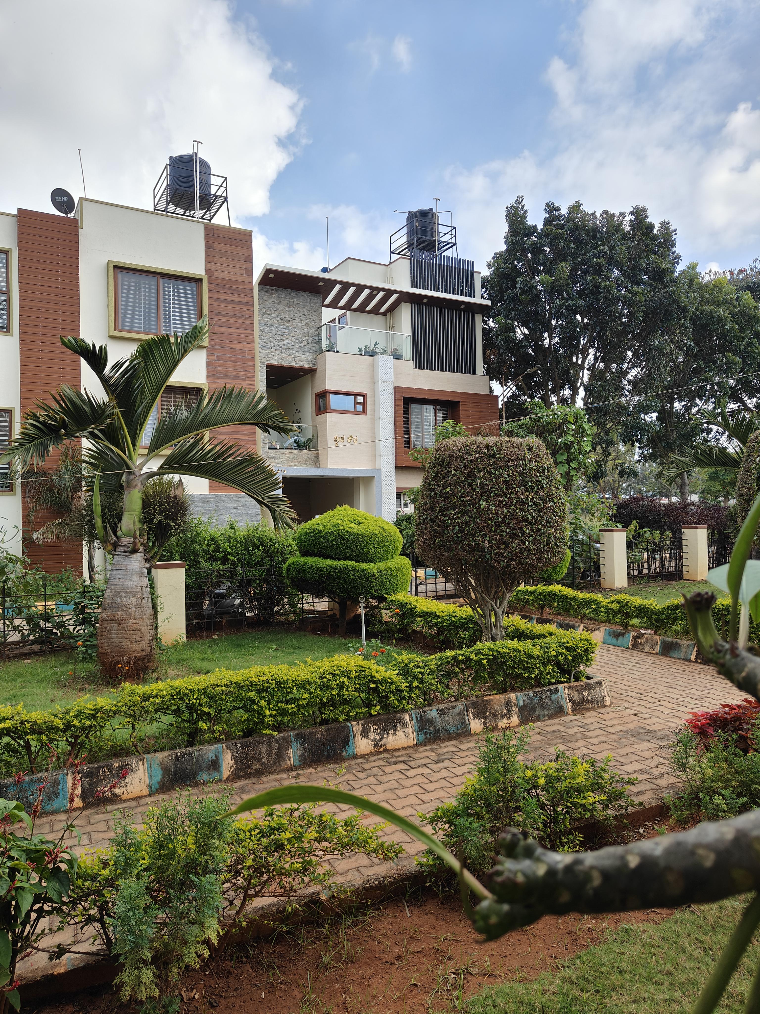 SS Villaz Guest House - Tap to explore photos