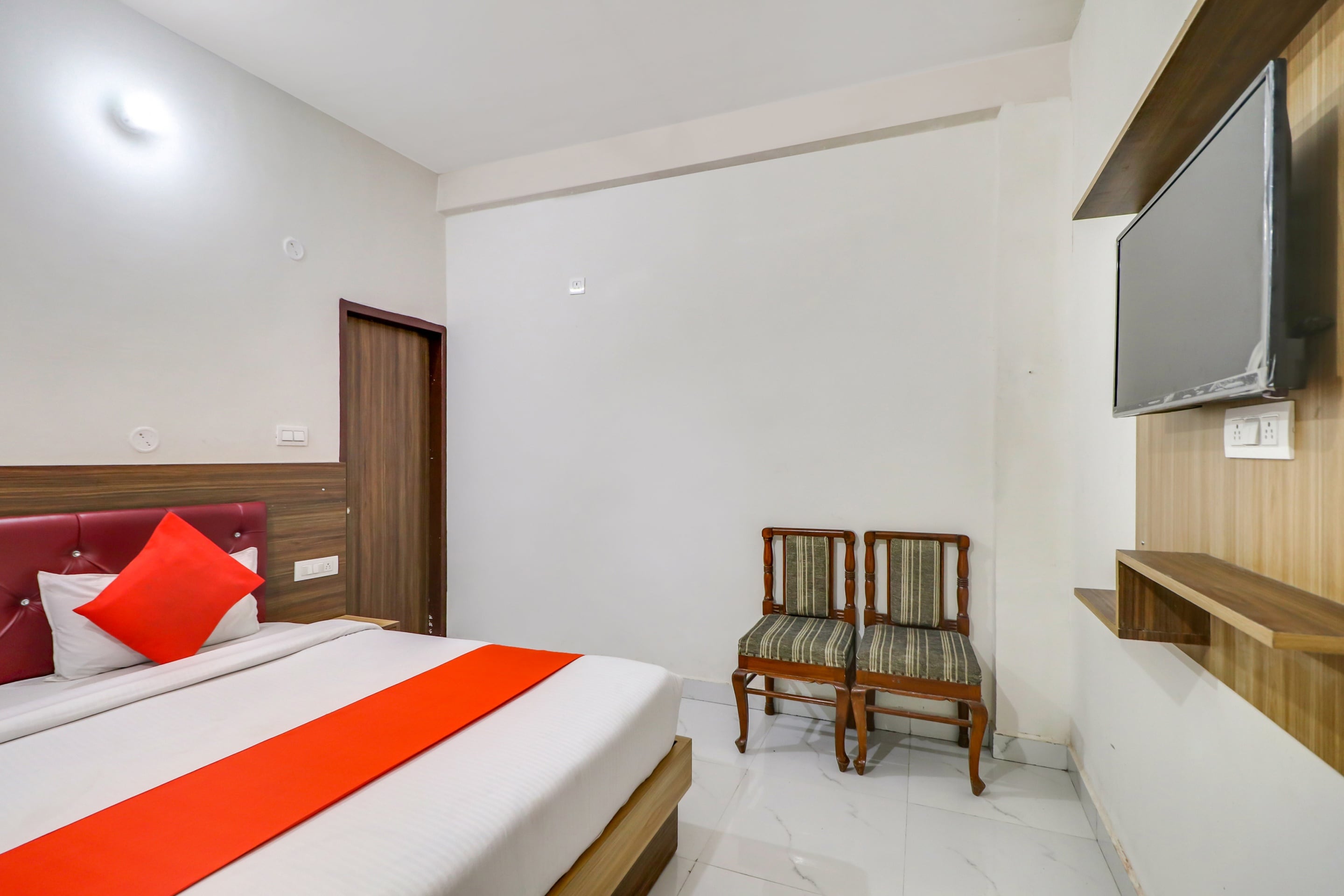 Hotel O Deswal Hotel - Tap to explore photos