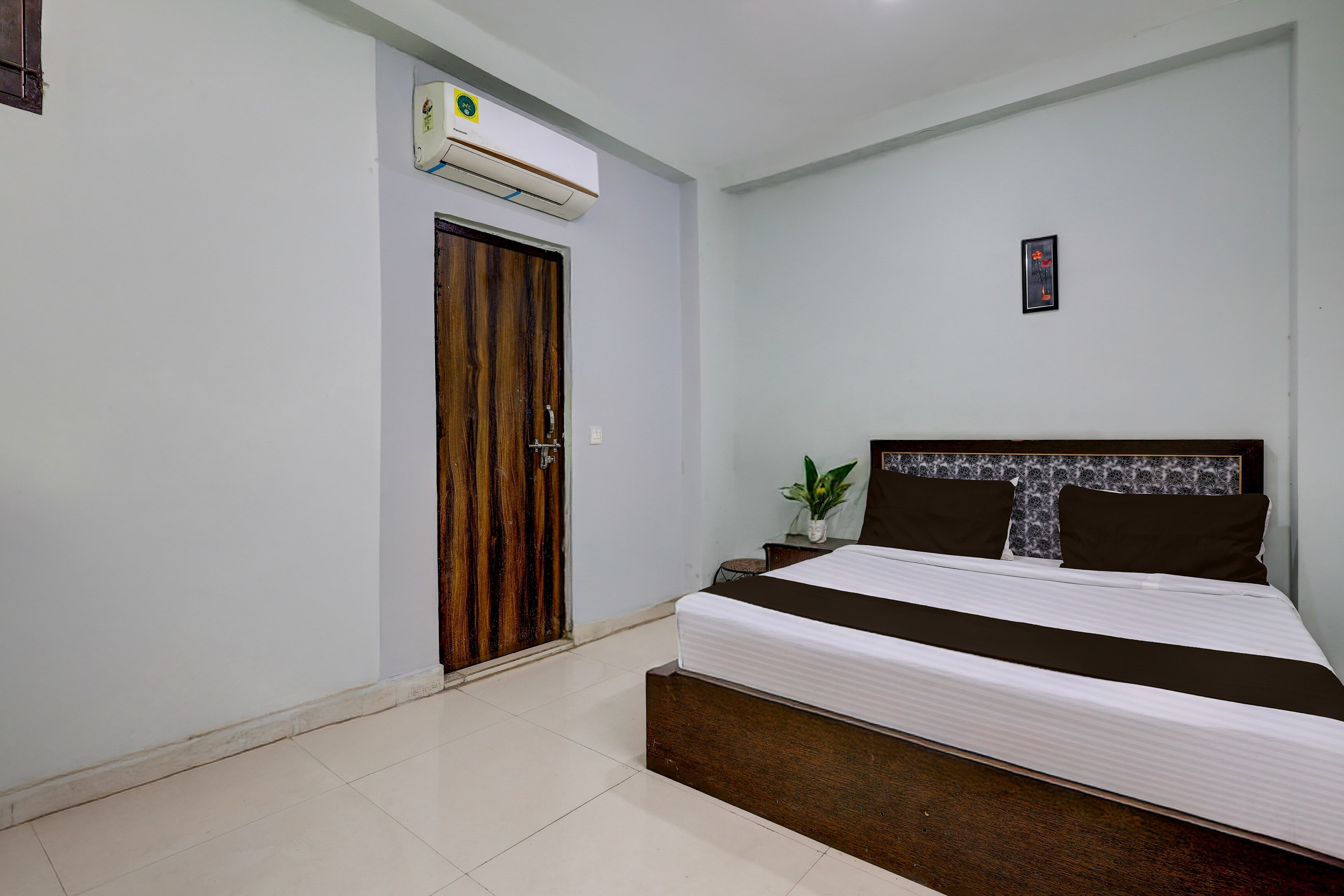 Super Hotel O Dadri Main Road Greater Noida - Tap to explore photos