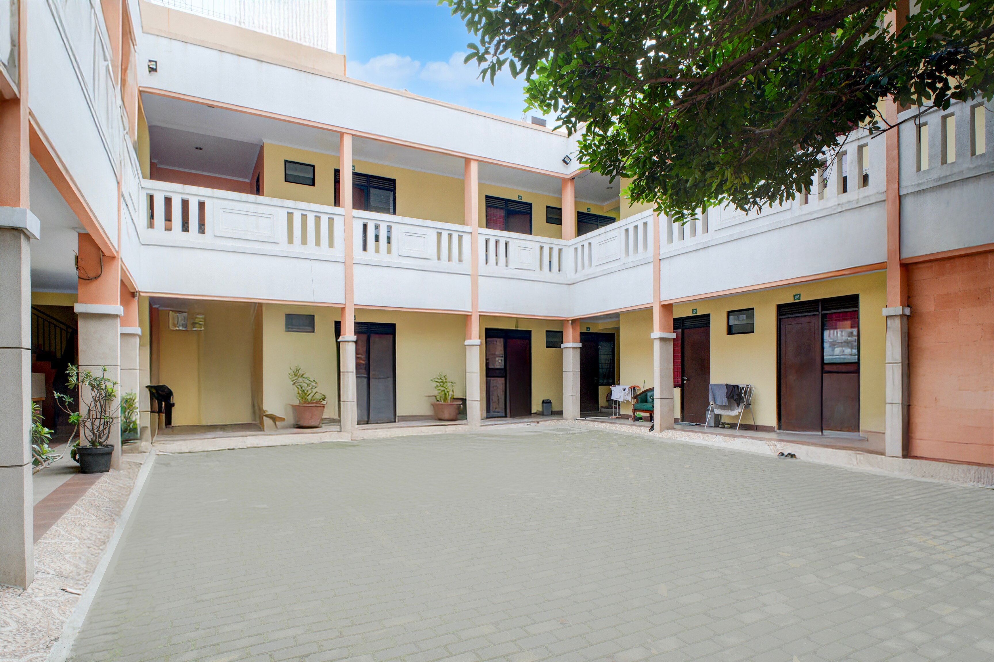 Hotel O Griya Cewang Syariah - Tap to explore photos