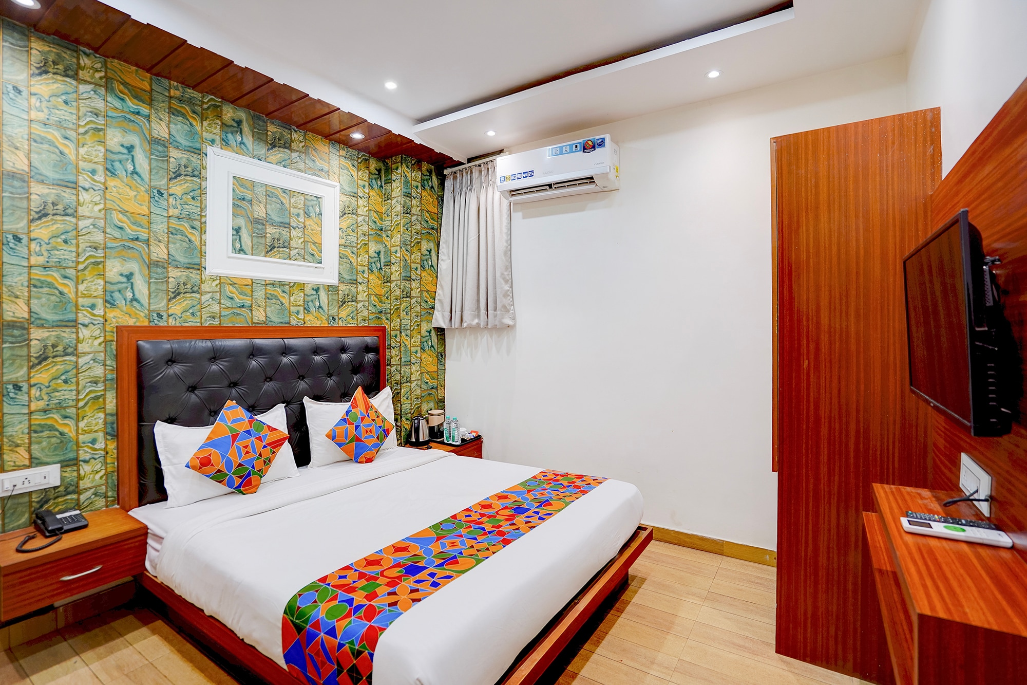 FabHotel SV Grand I - 1 KM From Kashi Vishwanath Temple - Tap to explore photos