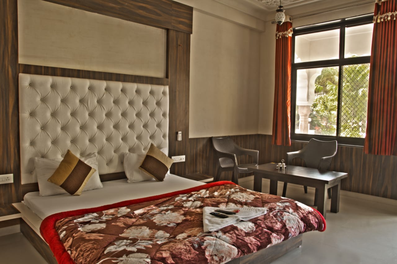 Hotel Sun Set Cafe- Lake View Hotel - Tap to explore photos