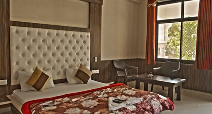 Hotel Sun Set Cafe- Lake View Hotel Room Type - Suite Room