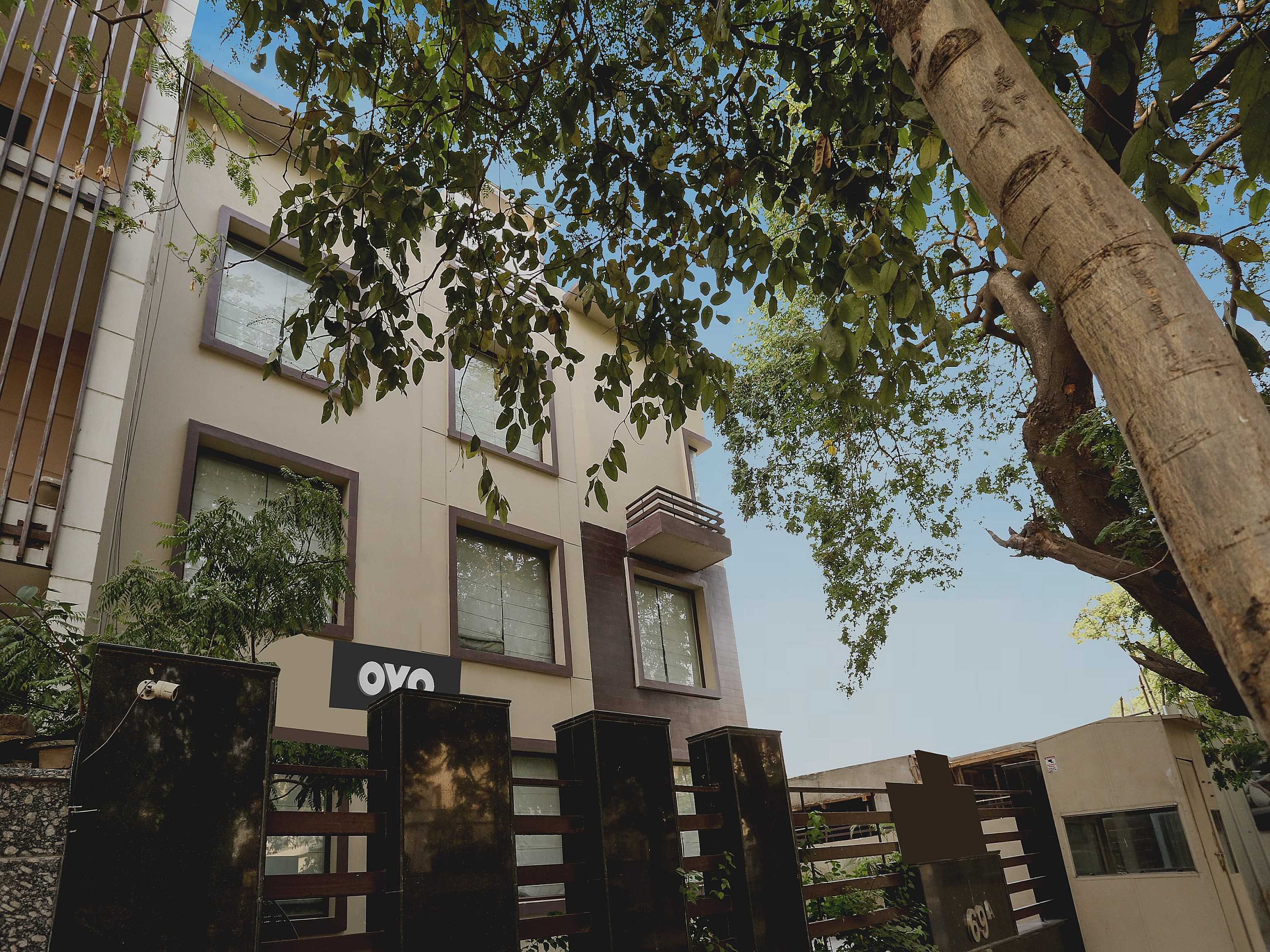 Hotel O Loginn Stays - Tap to explore photos