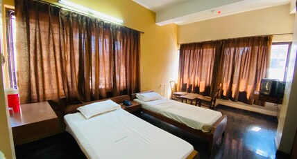 Hotel Naufal Room Type - double bed room