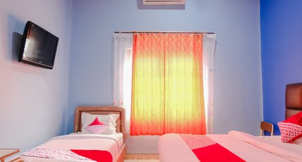 Hotel O Guest House Amalia Malang Room Type - Indonesia Suite Triple