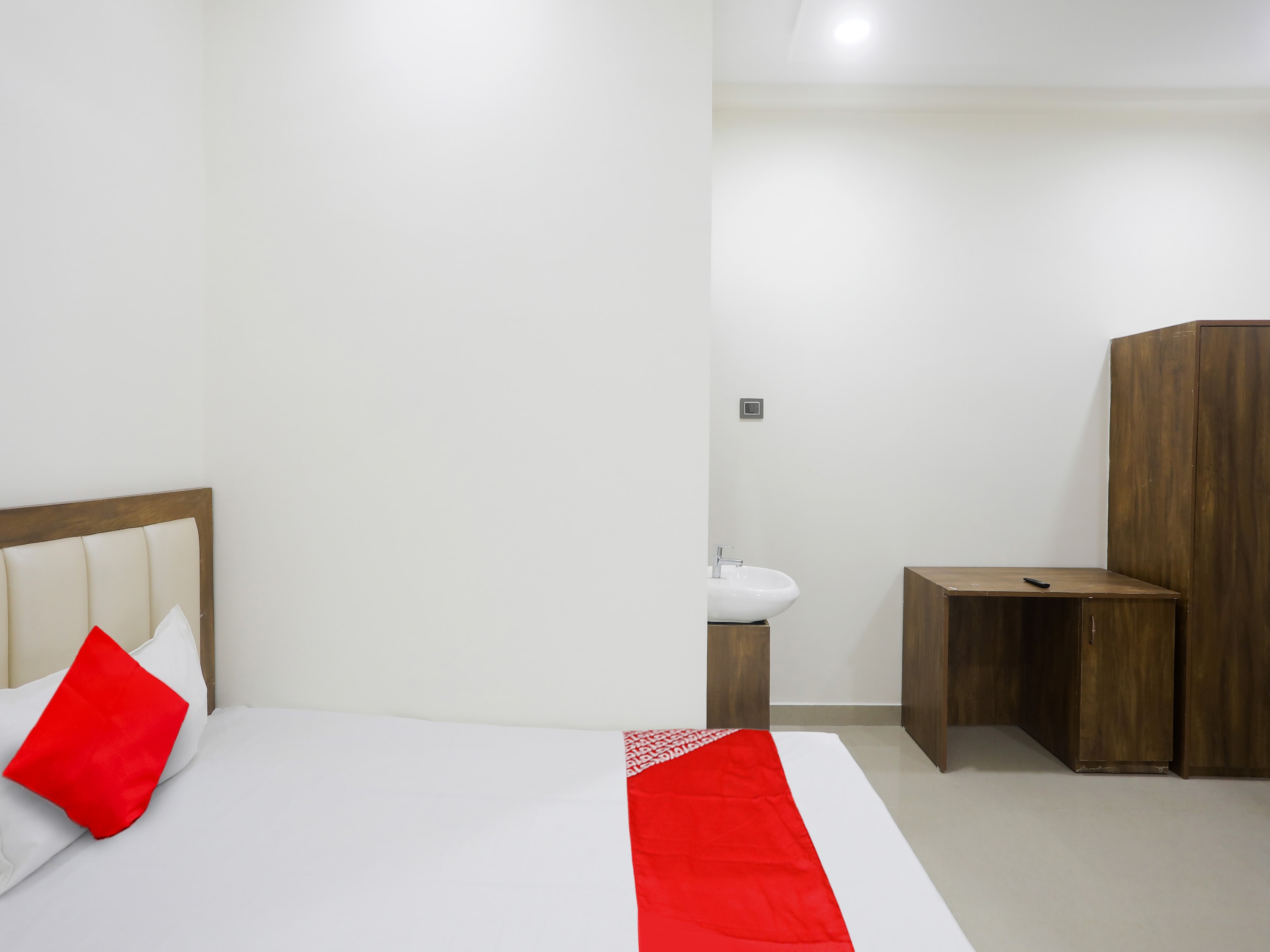 Hotel O by OYO RAHUL SERVICE APPARTMENT 2 - Tap to explore photos