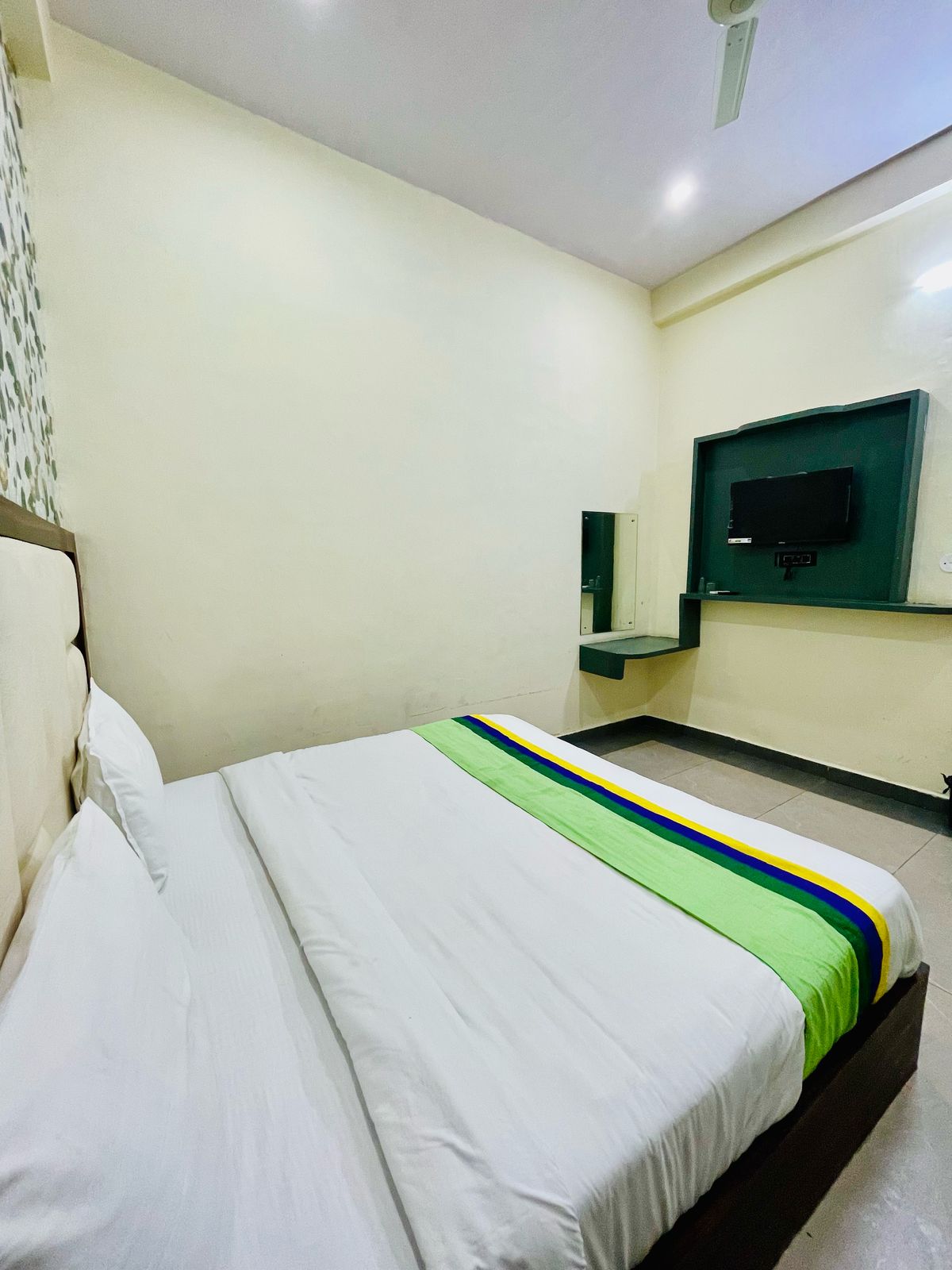 Hotel Oliv Inn near Shri Krishna Janmabhoomi & Railway Station - Tap to explore photos