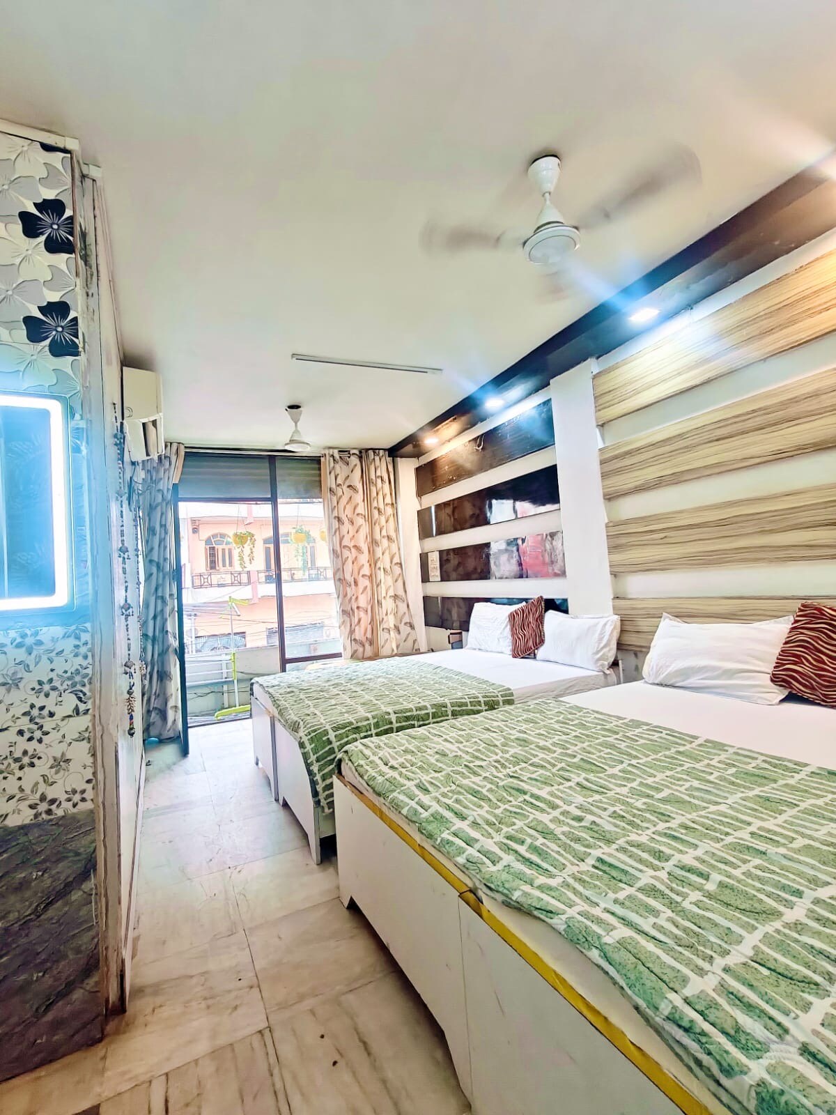 Noor Stay | Near Kashi Vishwanath Temple - Tap to explore photos