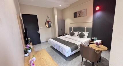 Hotel Stayvilla Raipur Room Type - Premium Room with Balcony