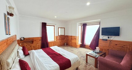 Krystal Hotel Restaurant Room Type - Deluxe Room