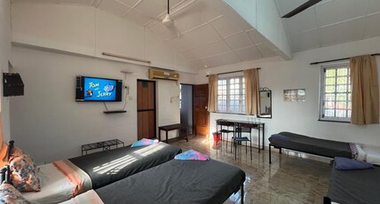 Peravel Beach Holiday Home Room Type - Family AC