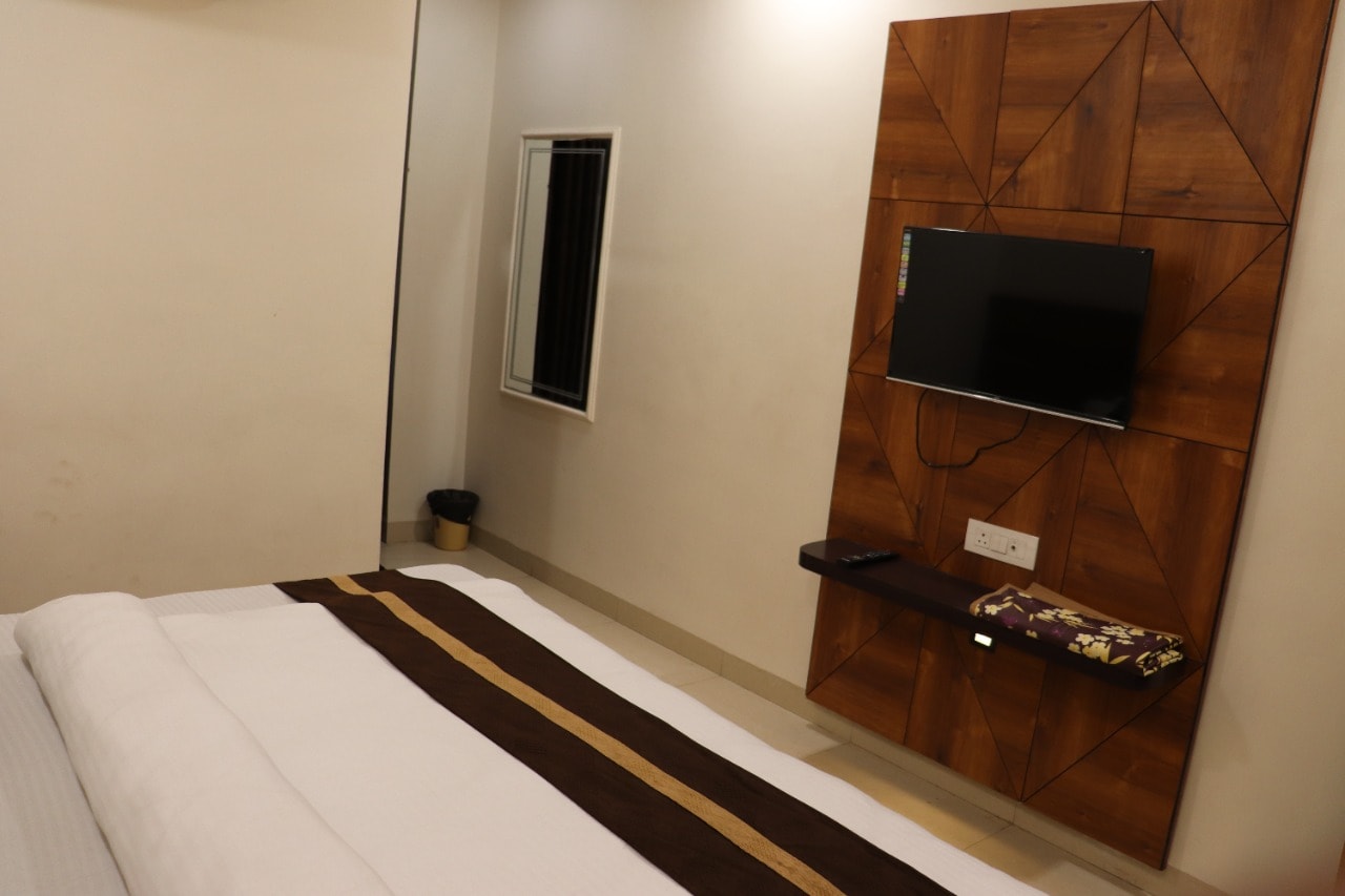 Hotel Sagar Inn - Tap to explore photos