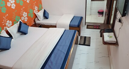 MAJOR'S DEN GUEST HOUSE Room Type - Deluxe Room Triple Bed Fan With Free Wifi MAJOR'S DEN GUEST HOUSE Room Type - Deluxe Room Triple Bed Fan With Free Wifi