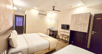 HOTEL PARK KRISHNA (SRI BALAAJI HOSPITALITY) Room Type - Premium Triple Room AC