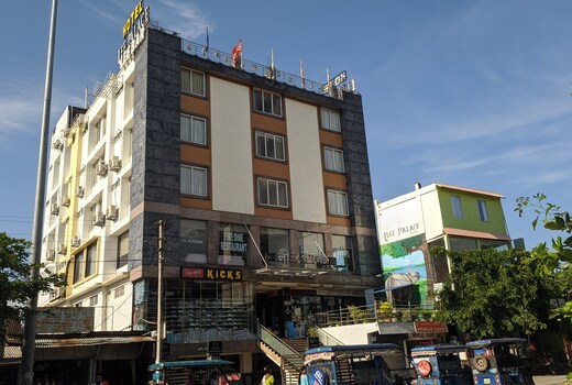 Lee Palace