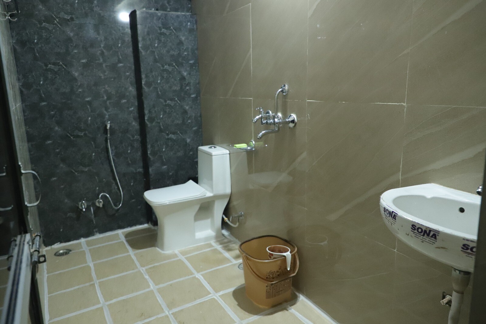 Hotel Jheel Kinara - Tap to explore photos