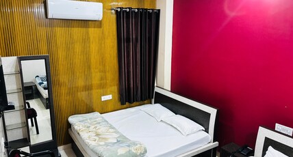 Radheykrishan hotel and restaurant Room Type - Deluxe Room with Park View