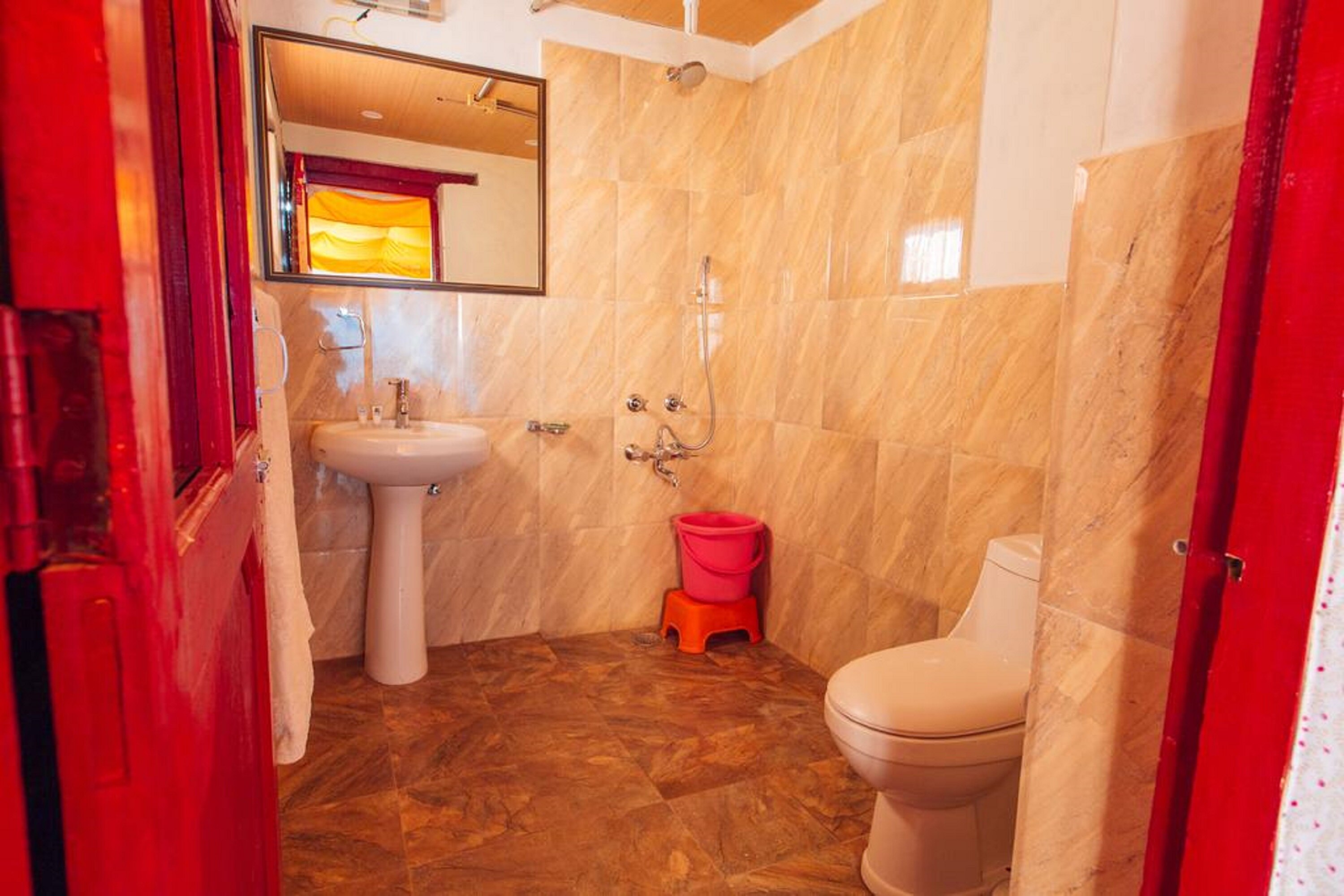 Hunder Sarai - A Luxury Camp - Tap to explore photos