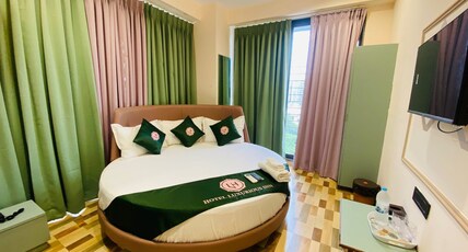 Hotel Luxurious Inn Room Type - Premium Room
