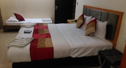 Hotel R Continental Room Type - Deluxe Triple Room With Free Wi-Fi (Local I.D Allowed )