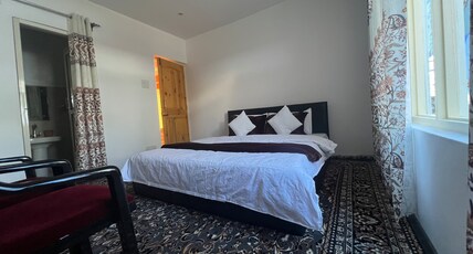 GUREZ GUEST HOUSE Room Type - DELUXE ROOMS