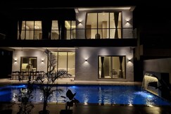 The Villa Exotica with Pool, Lawn and Games - Alibag