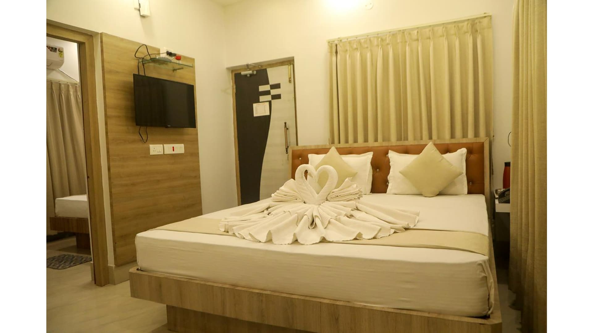 Bhorpet Resort - Luxury Cottages with Swimming Pool - Tap to explore photos