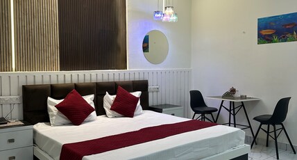 Cloud Inn Hotel & Restaurant Room Type - Super Deluxe Room