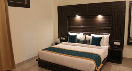 HOTEL HOLIDAY HIGHLIGHT Room Type - Classic Room