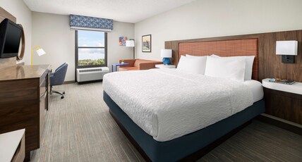 Hampton Inn by Hilton Laredo Room Type - 1KING STUDY SOFABED NOSMOK