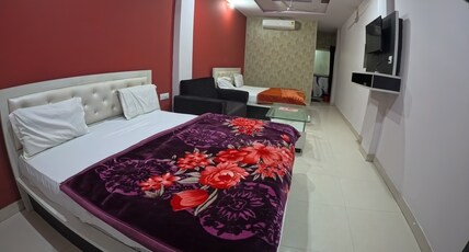 Hotel Aapno Shyam and Restaurant Room Type - Two Double Bed Family Room