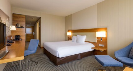 Movenpick Hotel Geneva Room Type - Family Queen