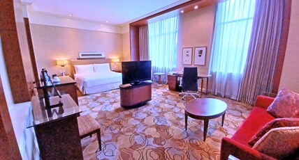 New Coast Hotel Manila Room Type - Deluxe King Room