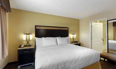 Best Western Plus Castle Rock Room Type - Suite-1 King Bed, Non-Smoking, One Bedroom, Queen Sofabed, Balcony, Mountain View, Full Kitchen, Ful