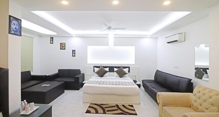 Hotel Mayda Prime Near Delhi Airport Room Type - Family Suite Room with Couch and Windows Hotel Mayda Prime Near Delhi Airport Room Type - Family Suite Room with Couch and Windows