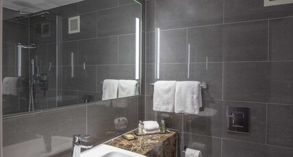 Doubletree by Hilton Bristol Room Type - SUPERIOR KING GUEST ROOM