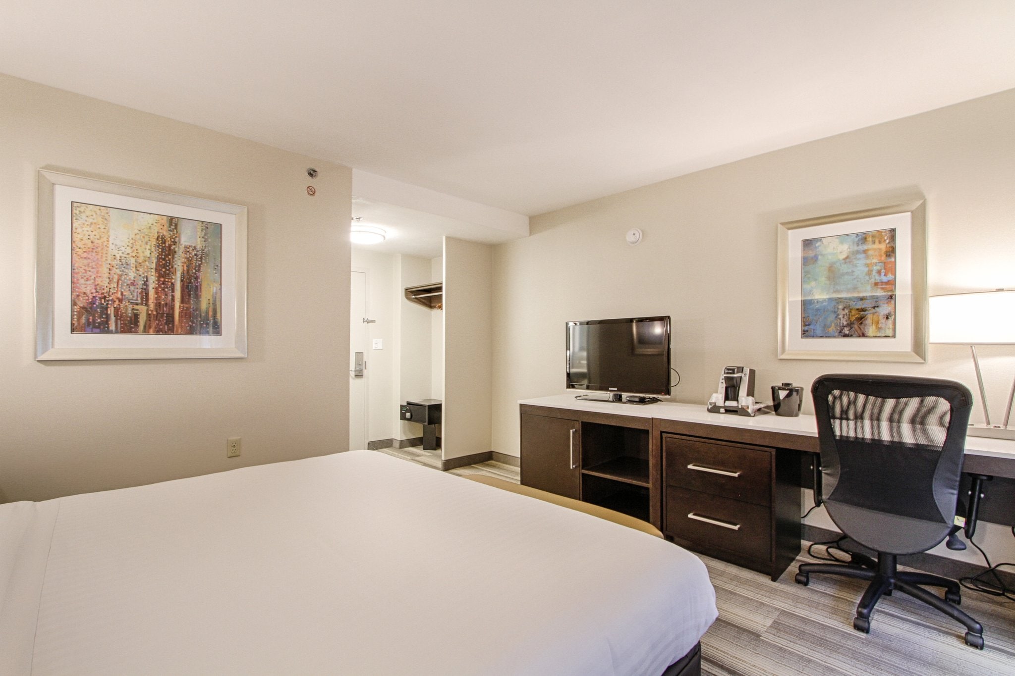 Holiday Inn Express San Diego Downtown - Tap to explore photos