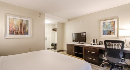 Holiday Inn Express San Diego Downtown Room Type - 1 King Bed Standard