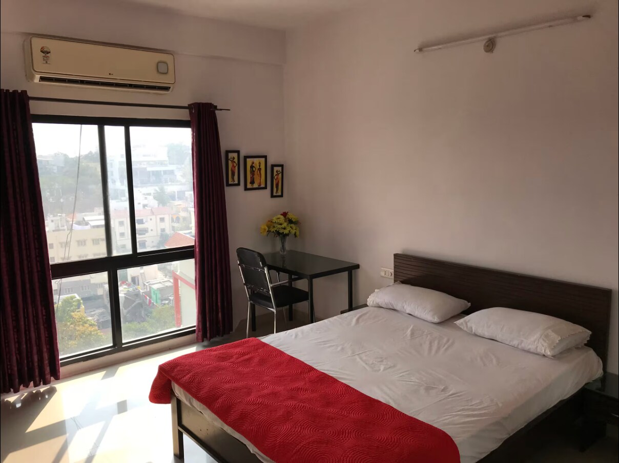 CENTRALLY LOCATED LUXURIOUS 3 BEDROOM PENTHOUSE - Tap to explore photos
