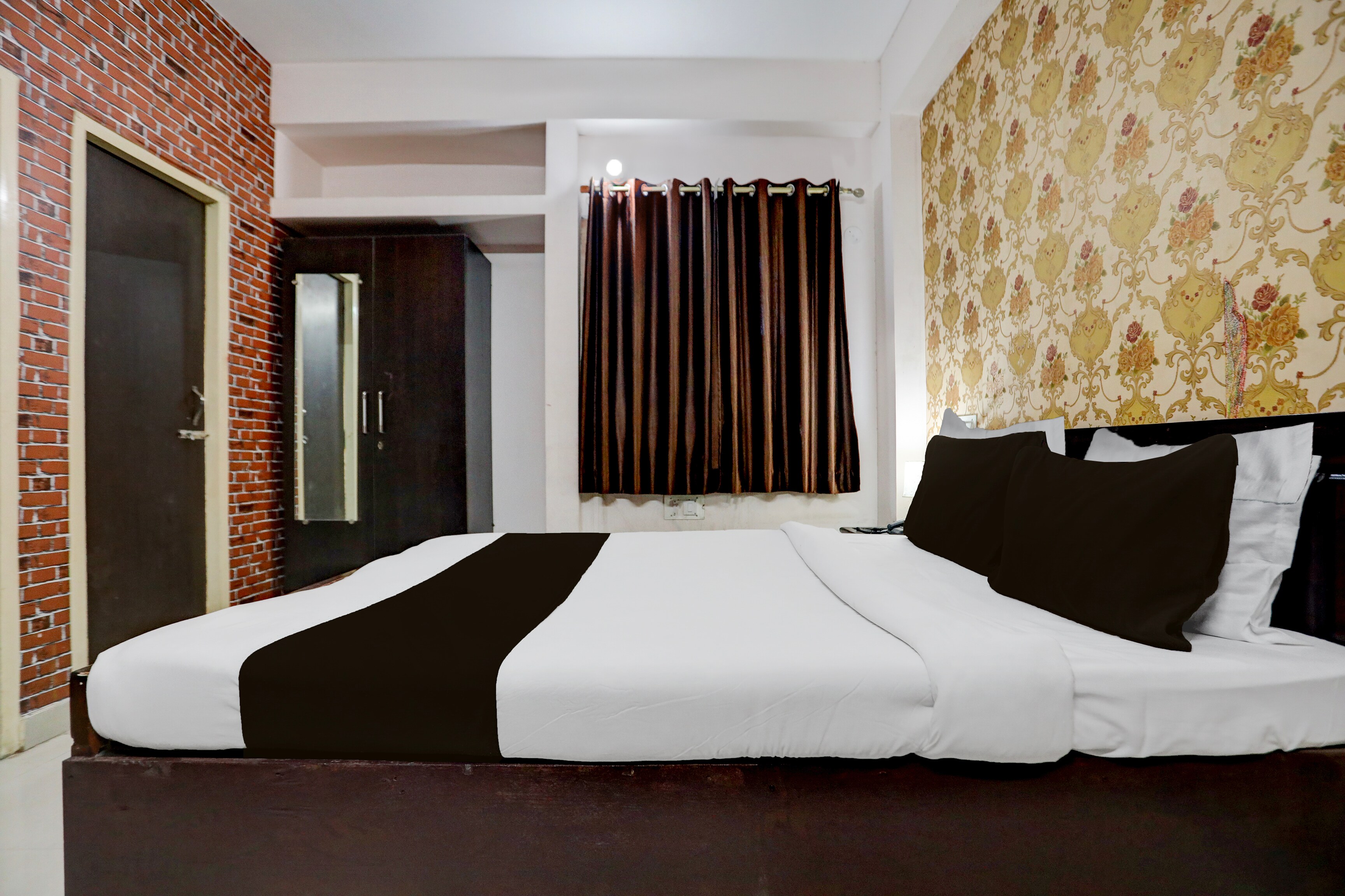 Hotel O A.N College Patna Formerly Hudco Grand - Tap to explore photos