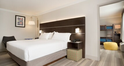 Holiday Inn Express Allen North - Event Center Room Type - 1 King Bed and 1 Bunk Bed Suite