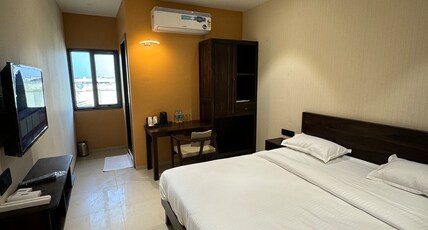 Hotel Avenue Plaza Room Type - Deluxe King Room