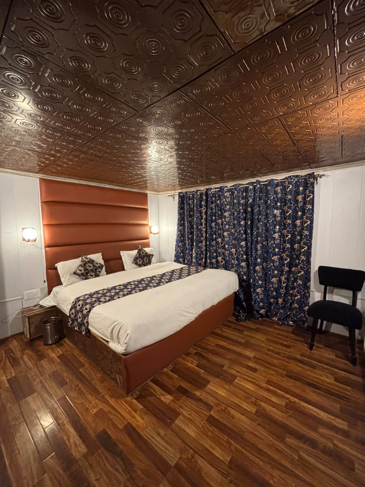 Hotel Grand View - Tap to explore photos