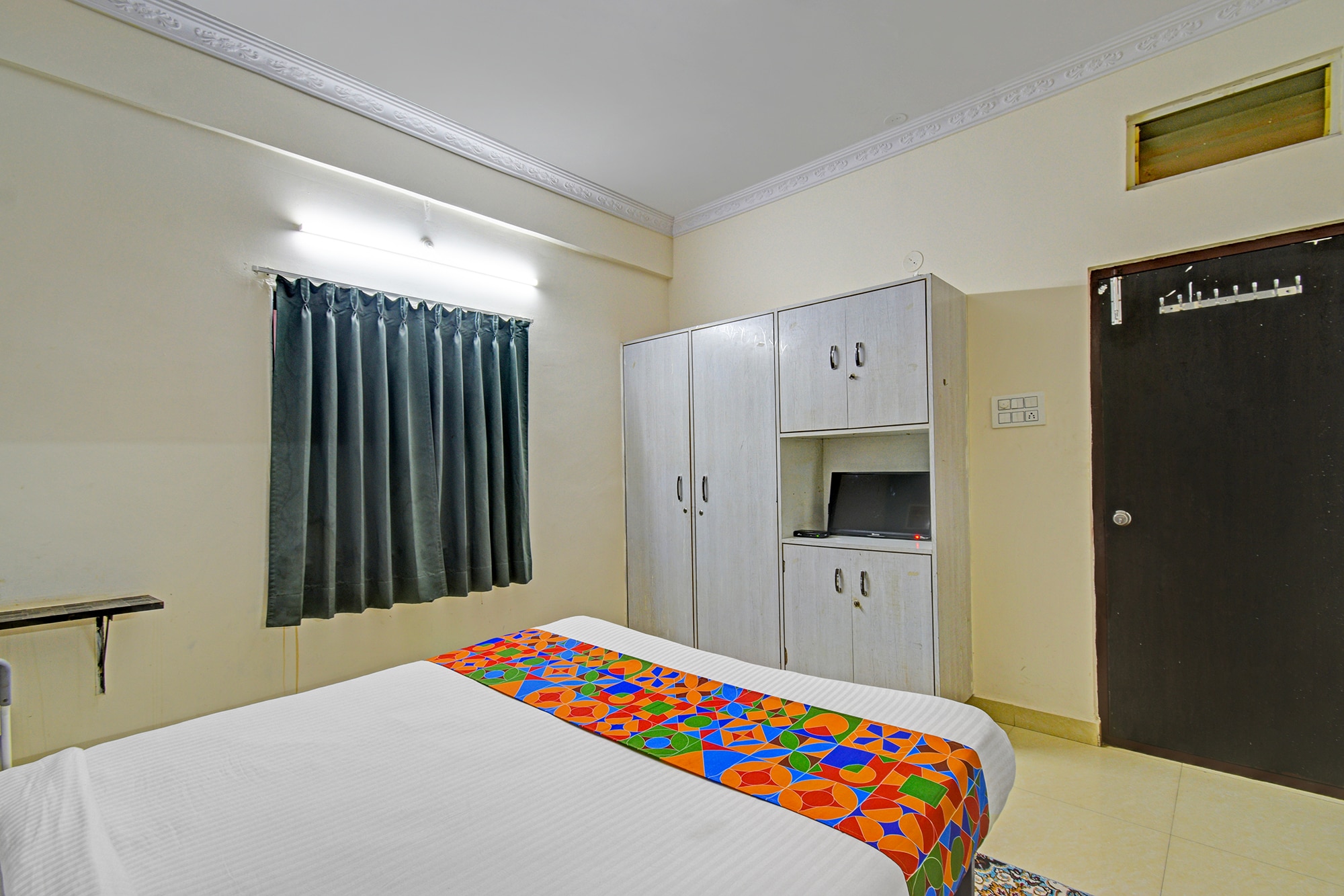 FabHotel AIG Broholic - 250m from AIG Hospital - Tap to explore photos