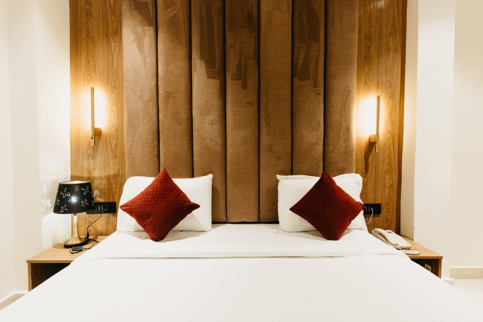HOTEL SS4 CRYSTALS - Tap to explore photos