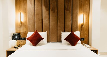 HOTEL SS4 CRYSTALS Room Type - Deluxe Room