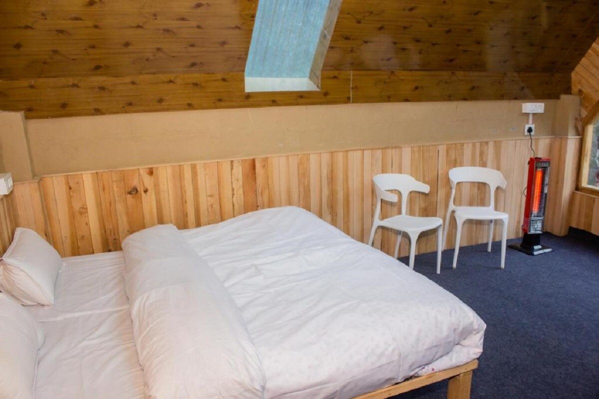 Hideaway Huts - Tap to explore photos