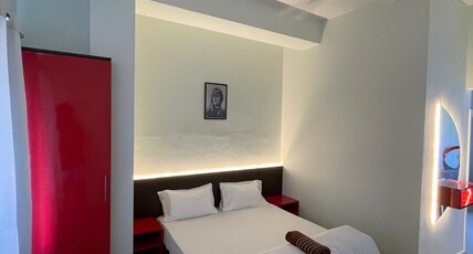 River View Homestay Room Type - Red Room with Kitchen and Living Room